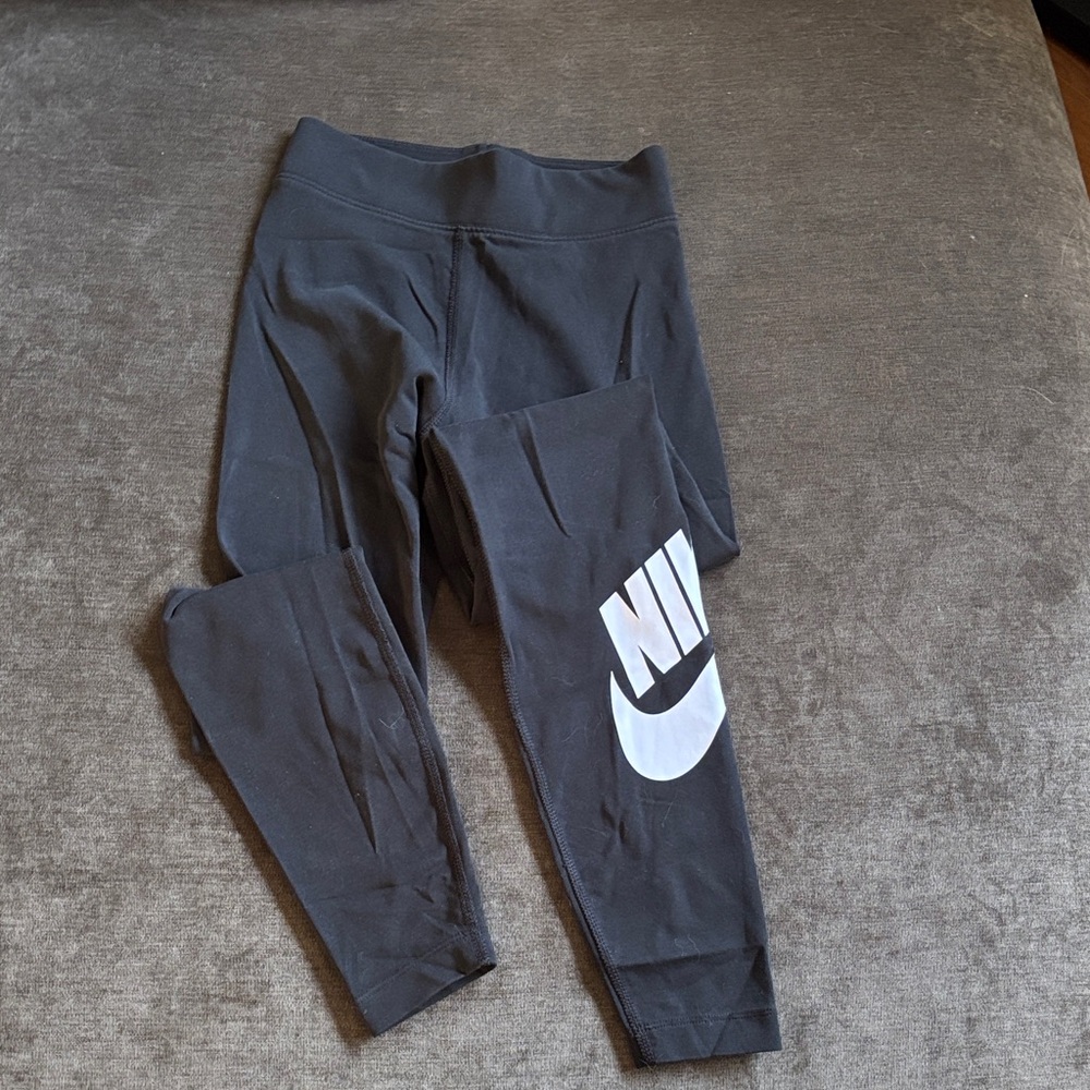 Nike Women's XS Black workout Leggings with White Logo